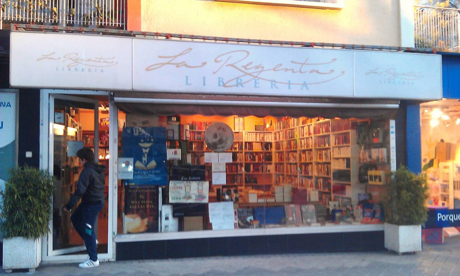 Librería por fuera