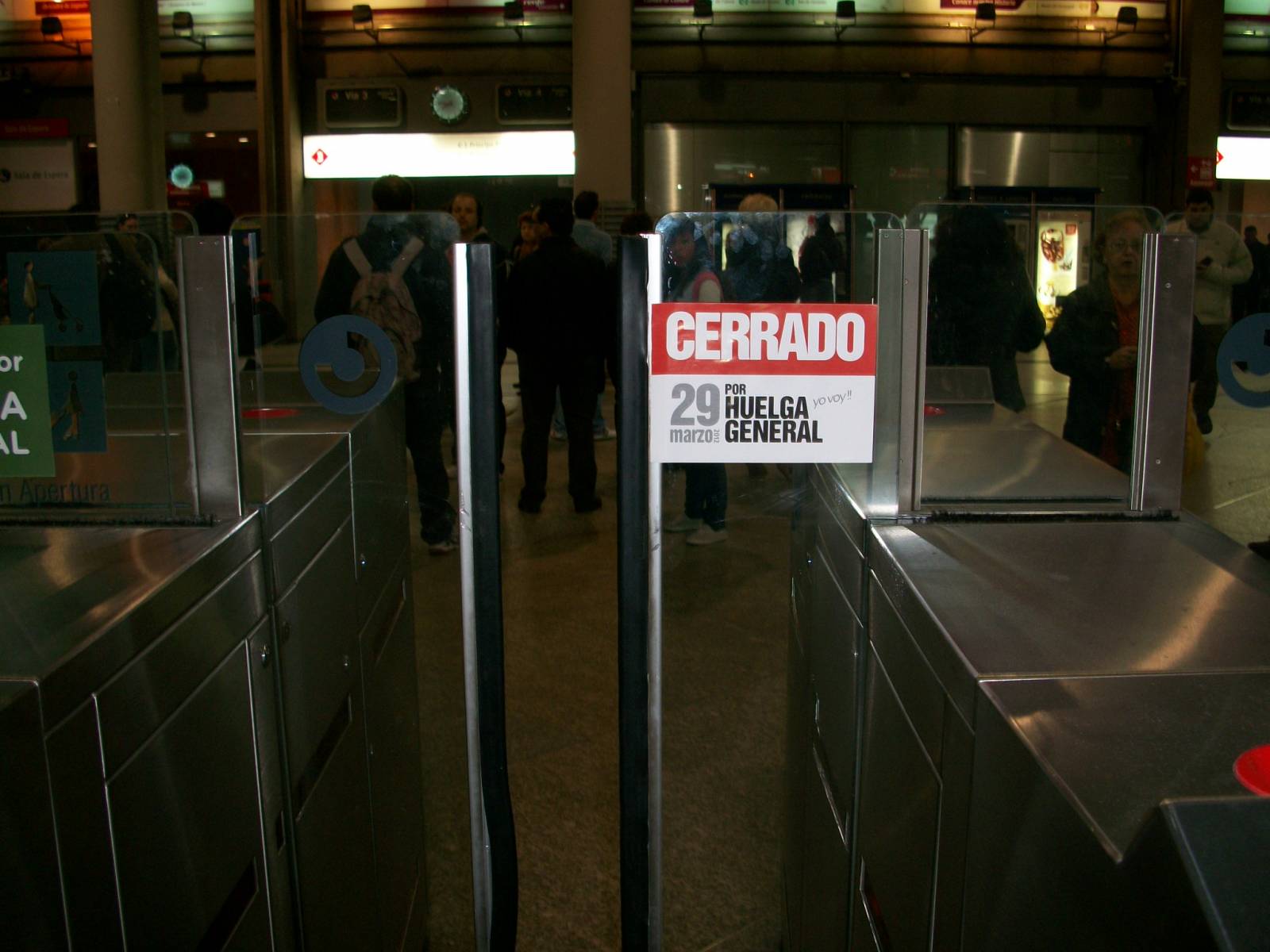 Estación de cercanías de Atocha el 29-m. Fotos por M.Pina
