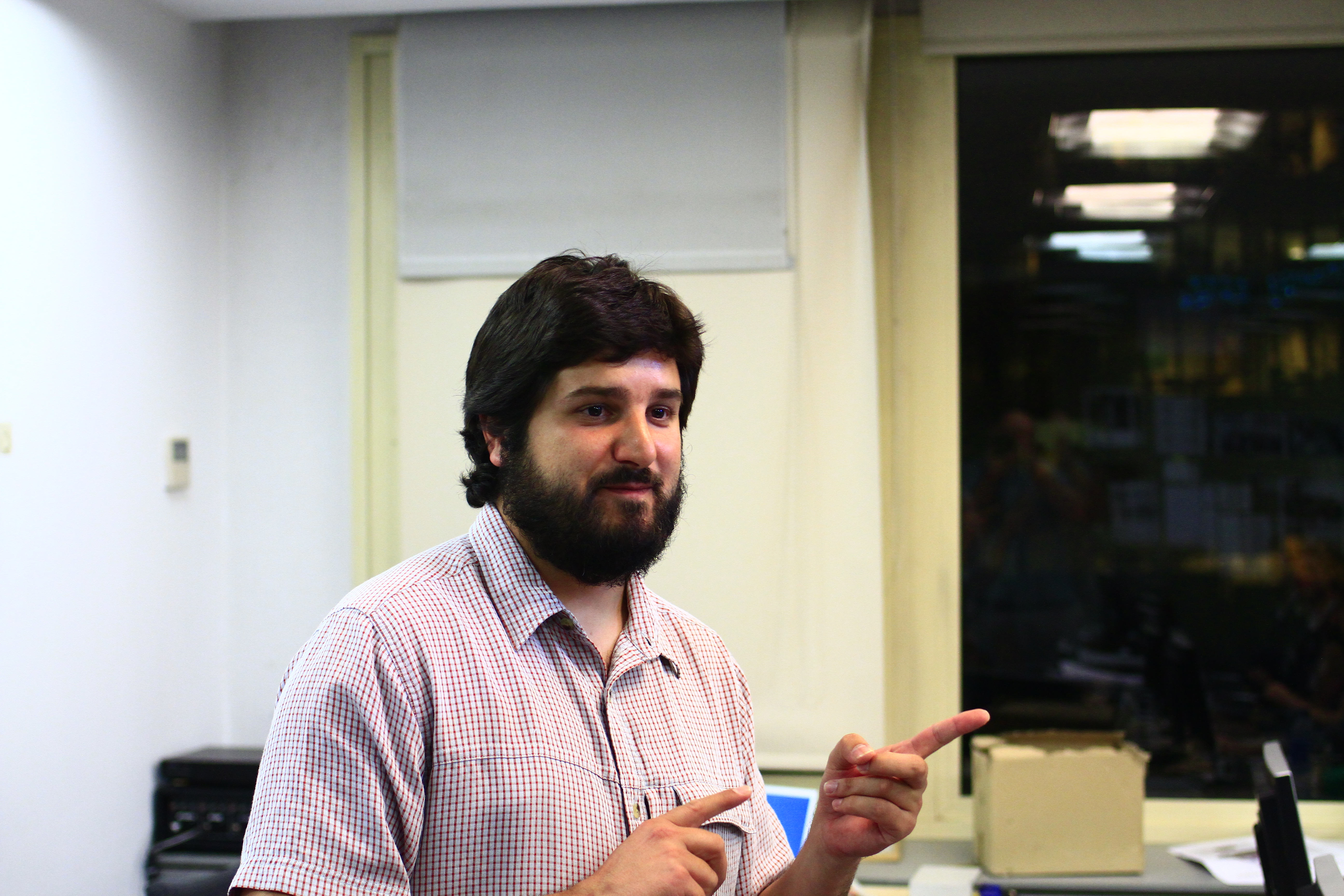 Sergio Caro El fotoperiodista y videógrafo Sergio Caro en el aula del Máster de ABC. Por B. Robert