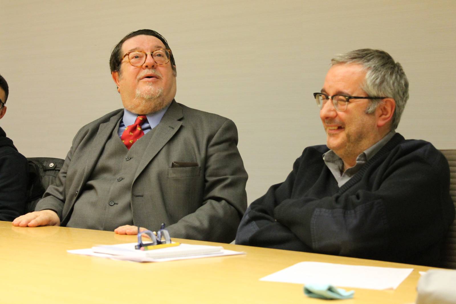 Alfonso Armada se desopila ante los chistes de Santiago Castelo Alfonso Armada se desopila ante los chistes de Santiago Castelo