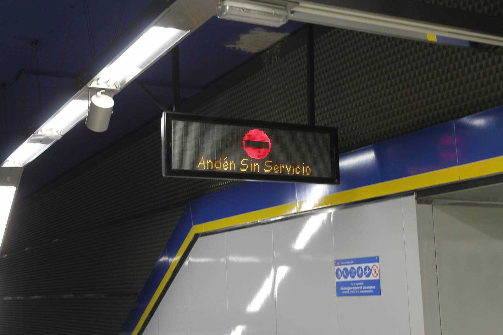 sin servicio La línea 3 en Moncloa dejaba sin servicio un andén