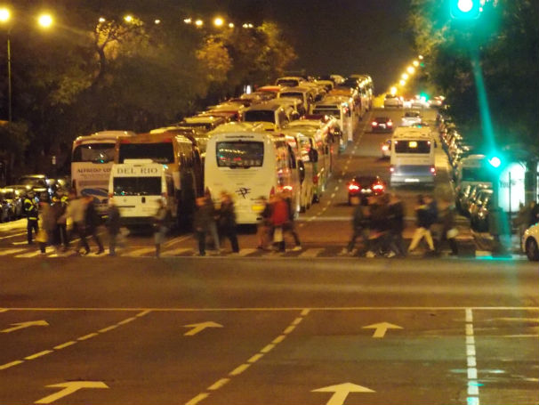 Autobuses Decenas de autobuses ocupan la avenida de Concha Espina