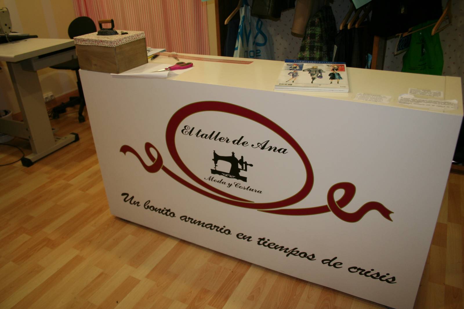 Mostrador de la tienda "El taller de Ana" Mostrador de la tienda "El taller de Ana"