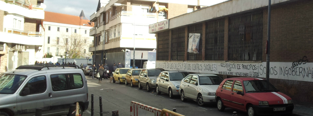 La Policía monta guardia a la puerta de «La Gotera» para evitar la vuelta de los ocupas La Policía monta guardia a la puerta de «La Gotera» para evitar la vuelta de los ocupas