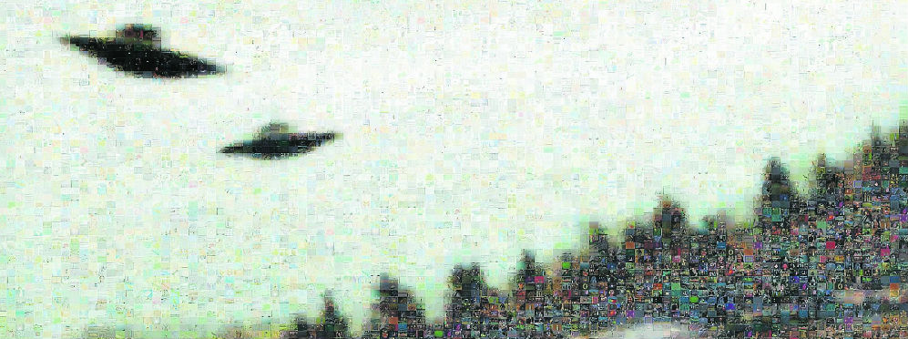 Fotografía de ovni Fotografía de ovni sobrevolando un campo
