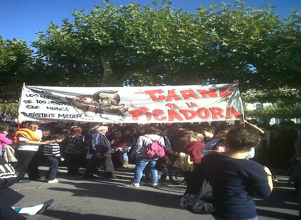 Pancarta Pancarta que portaban los manifestantes a la llegada a la Plaza Cervantes