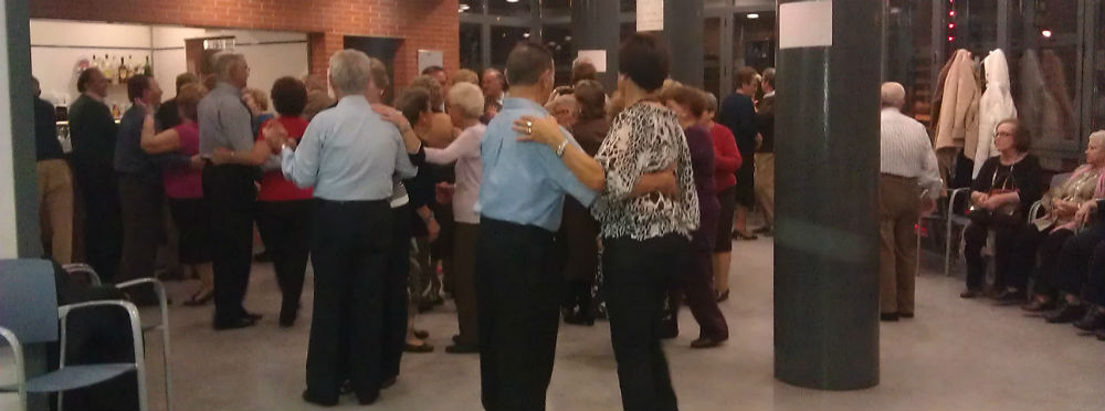 Centro de mayores Bucaramanga Señores mayores bailando en el centro de Bucaramanga