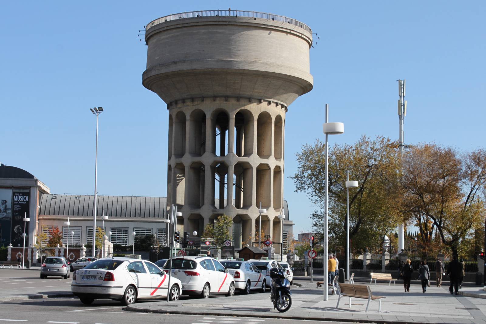 Plaza de Castilla Canal Isabel II