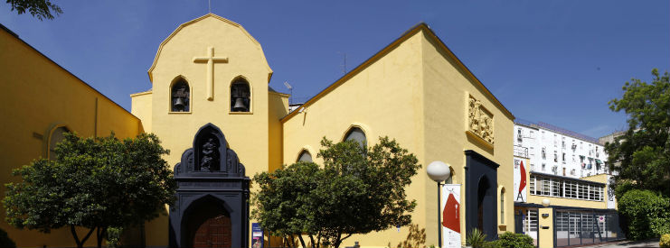 Fachada de La Abadía La fachada del teatro La Abadía