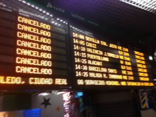 cartel Cartel informativo de las cancelaciones de los trenes