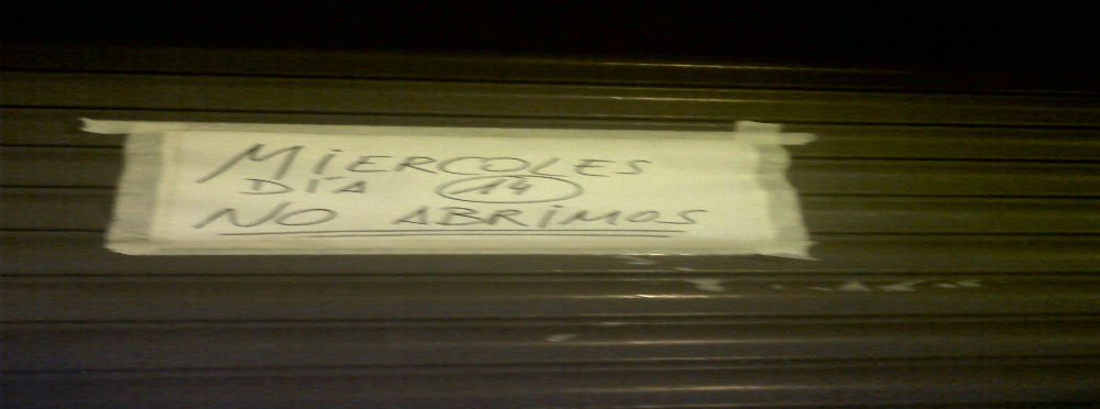 Cartel Aviso en un local de la Calle Libreros