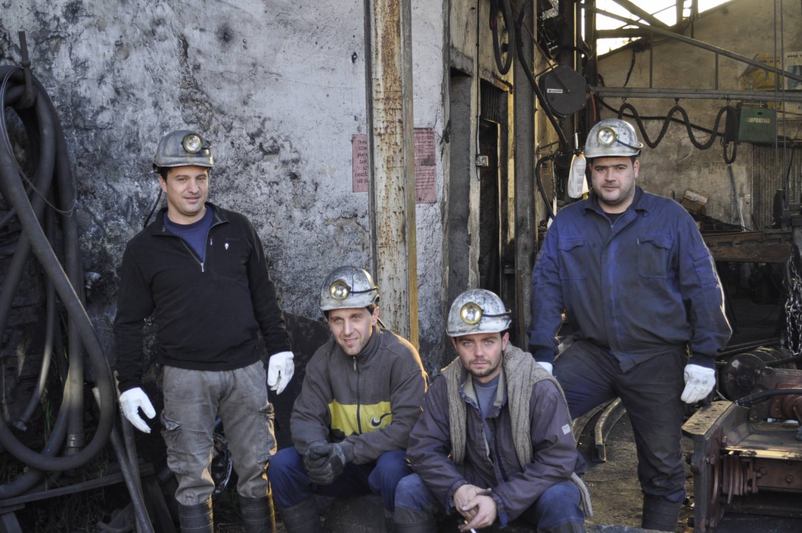 Un grupo de mineros reunidos antes de entrar a trabajar Un grupo de mineros reunidos antes de entrar a trabajar. Foto: D.R.