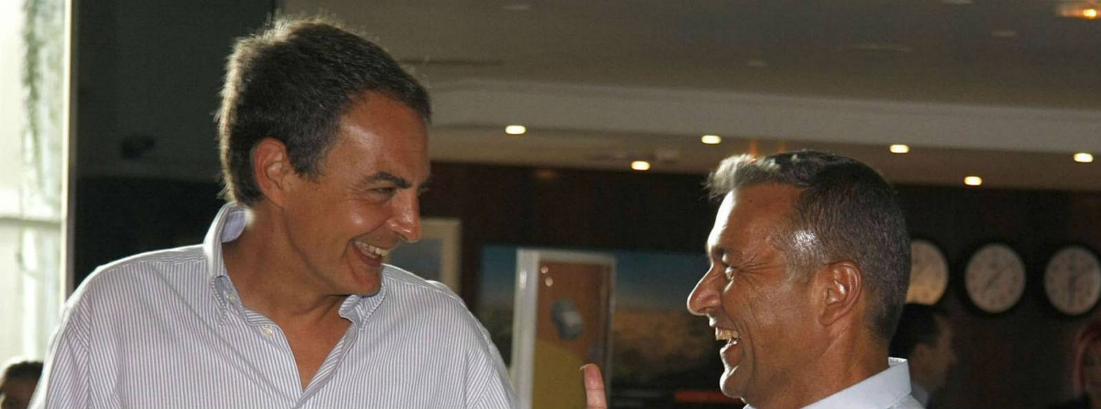 José Luis Rodríguez Zapatero se parte de risa con Paulino Rivero, presidente de Canarias José Luis Rodríguez Zapatero se parte de risa con Paulino Rivero, presidente de Canarias