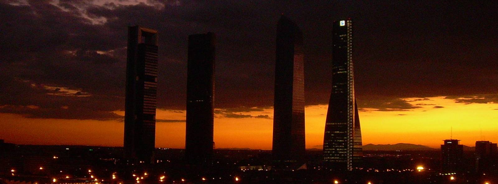4 TORRES pix Vista nocturna de las Cuatro Torres desde una posición privilegiada. Foto: Cristina Cruz Orozco