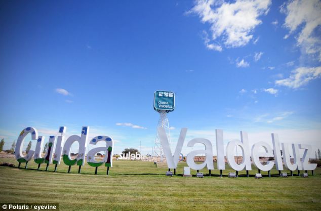 Ciudad Valdeluz Polaris_eyevine Letrero de la entrada de la urbanización Valdeluz