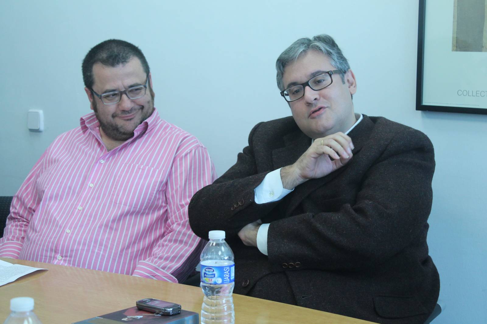 Registrador 013 Juan Manuel de Prada gesticula junto al periodista de ABC Antonio Astorga