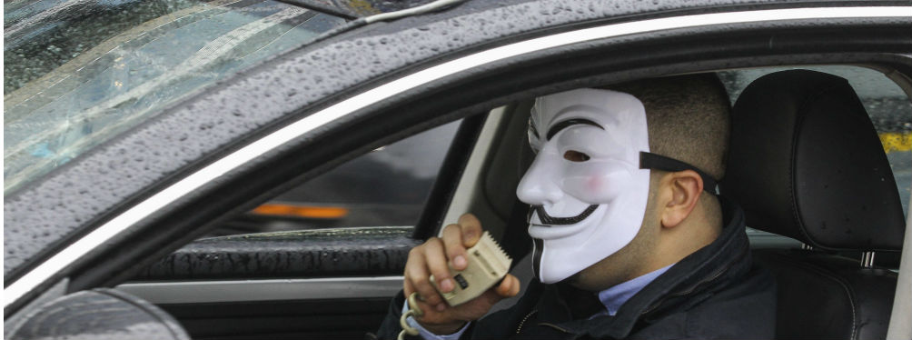 Taxista anónimo Un taxista con una máscara