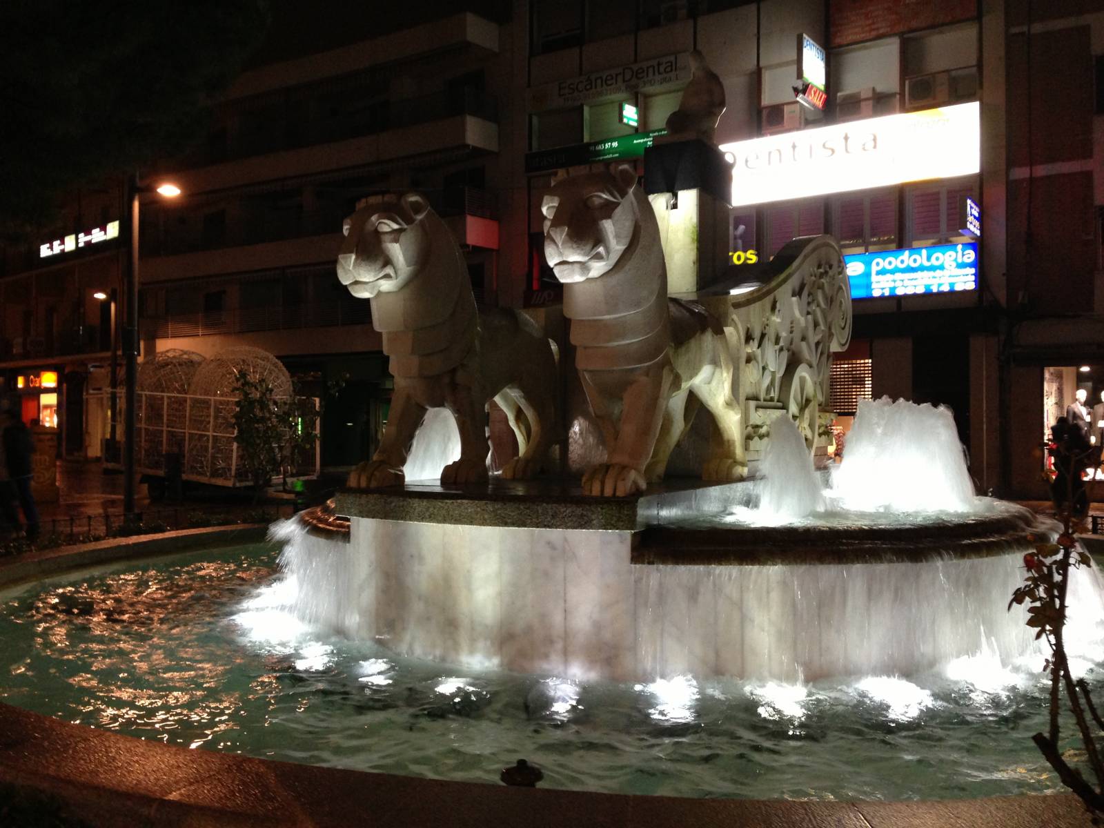 La Cibelina Los leones tiran del carro en la Plaza de la Cibelina