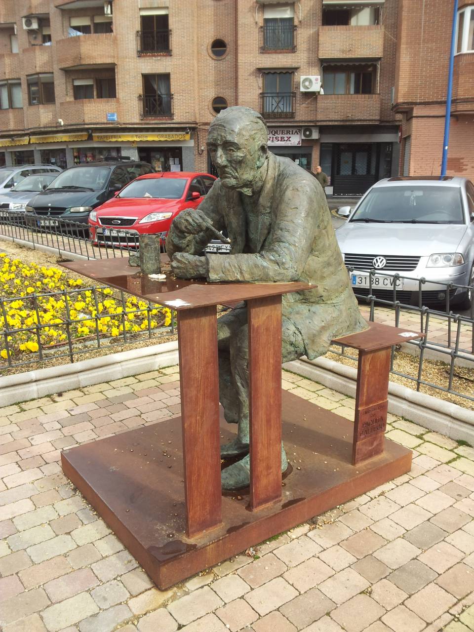 Monumento a Paquita Gallego, en el paseo homónimo de Leganés, Madrid Monumento a Paquita Gallego, en el paseo homónimo de Leganés, Madrid