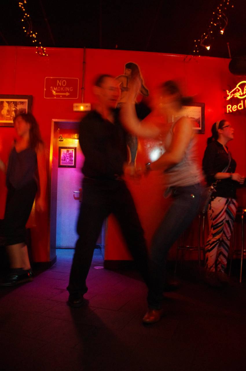 Traveling Bar de Lavapies: ritmo y swing en Madrid Traveling Bar de Lavapies: ritmo y swing en Madrid
