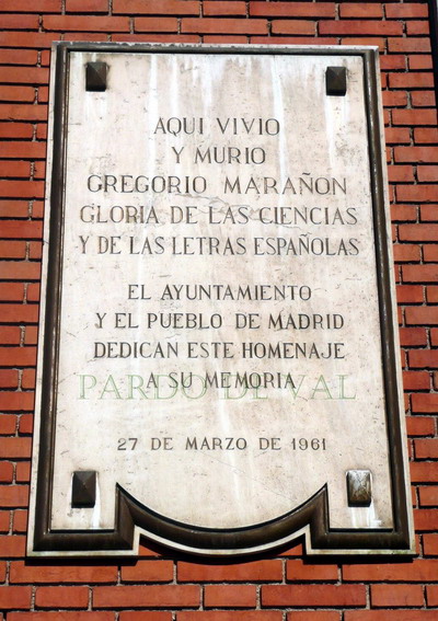 Marañón Gran placa en recuerdo de Gregorio Marañón en su misma plaza