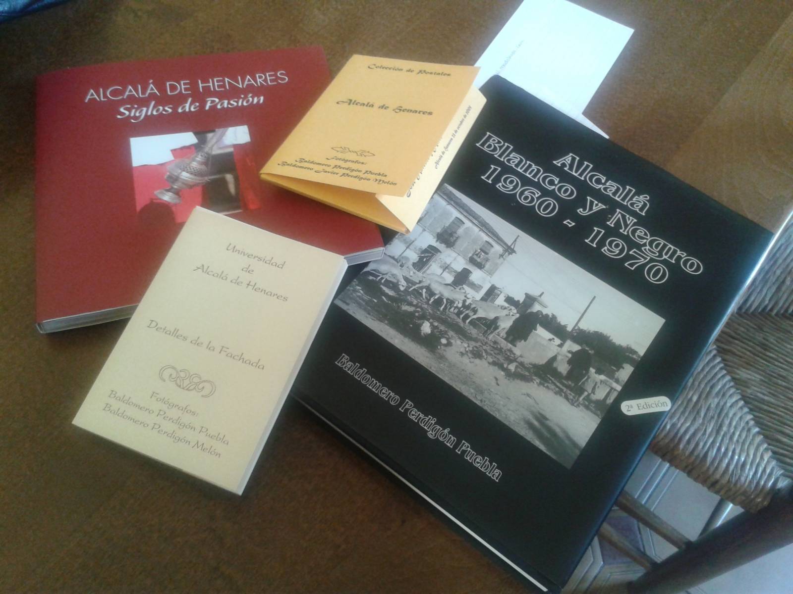 baldo libros Libros y postales de Baldomero Perdigón. Foto:B.G.