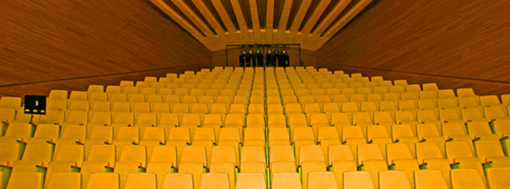 Aula de la Escuela de Arquitectura. Foto: Vil.sandi Aula de la Escuela de Arquitectura. Foto: Vil.sandi