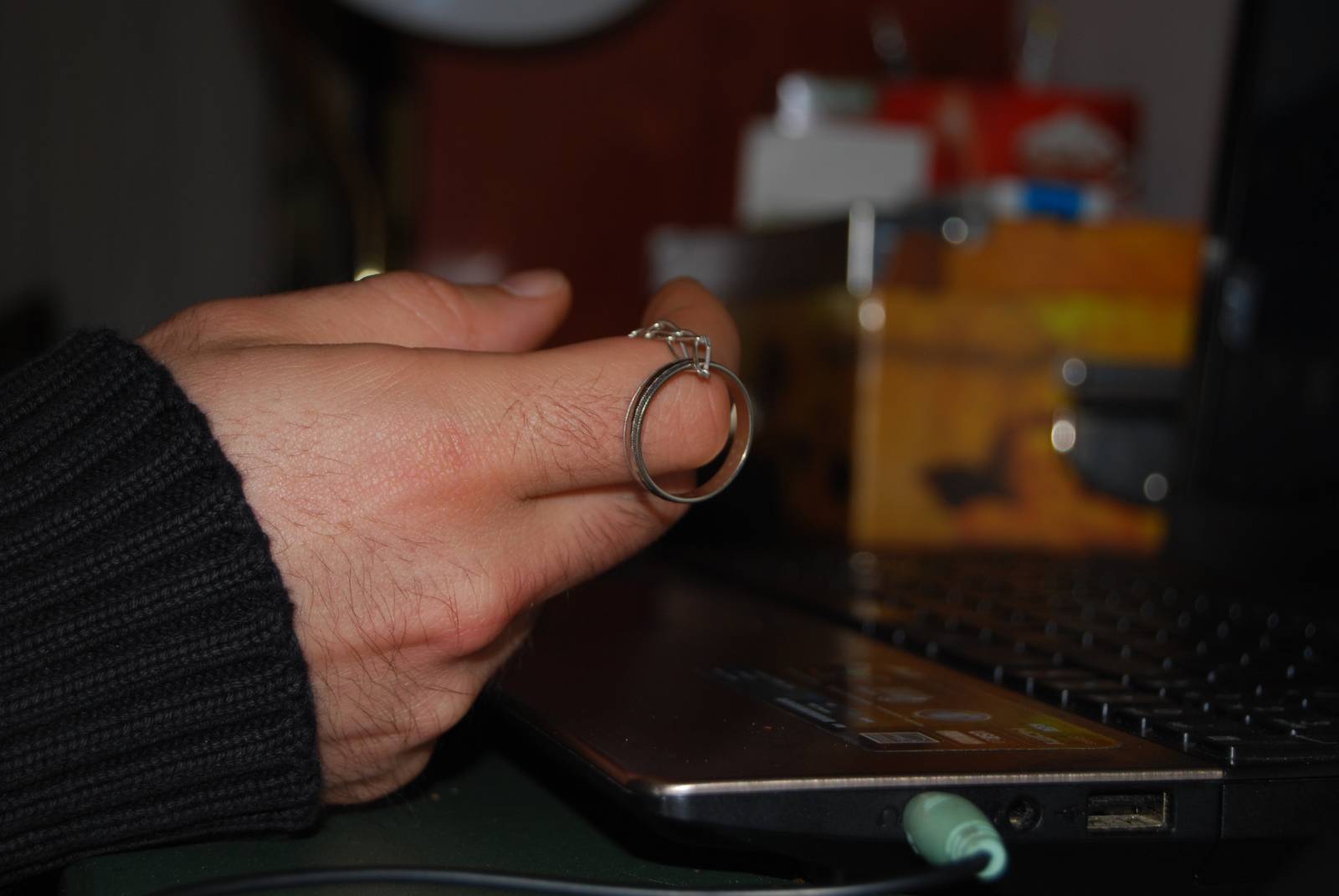 El anillo que Carmen le regaló a Guillermo El anillo que Carmen le regaló a Guillermo