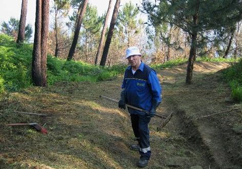 Josetxo, cuidando los rincones del bosque durante el reportaje. Foto: Ander Izagirre Josetxo, cuidando los rincones del bosque durante el reportaje. Foto: Ander Izagirre