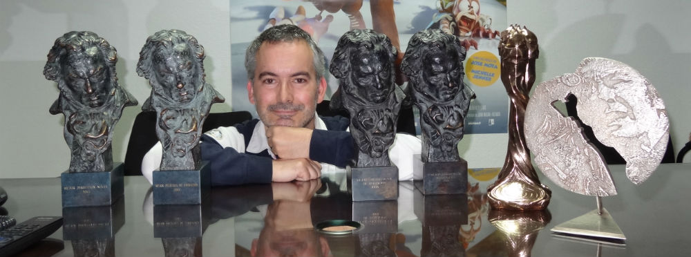 Pedro Solis con varios premios a Tadeo Jones, entre ellos, cuatro Goyas. Foto: Pedro Solís