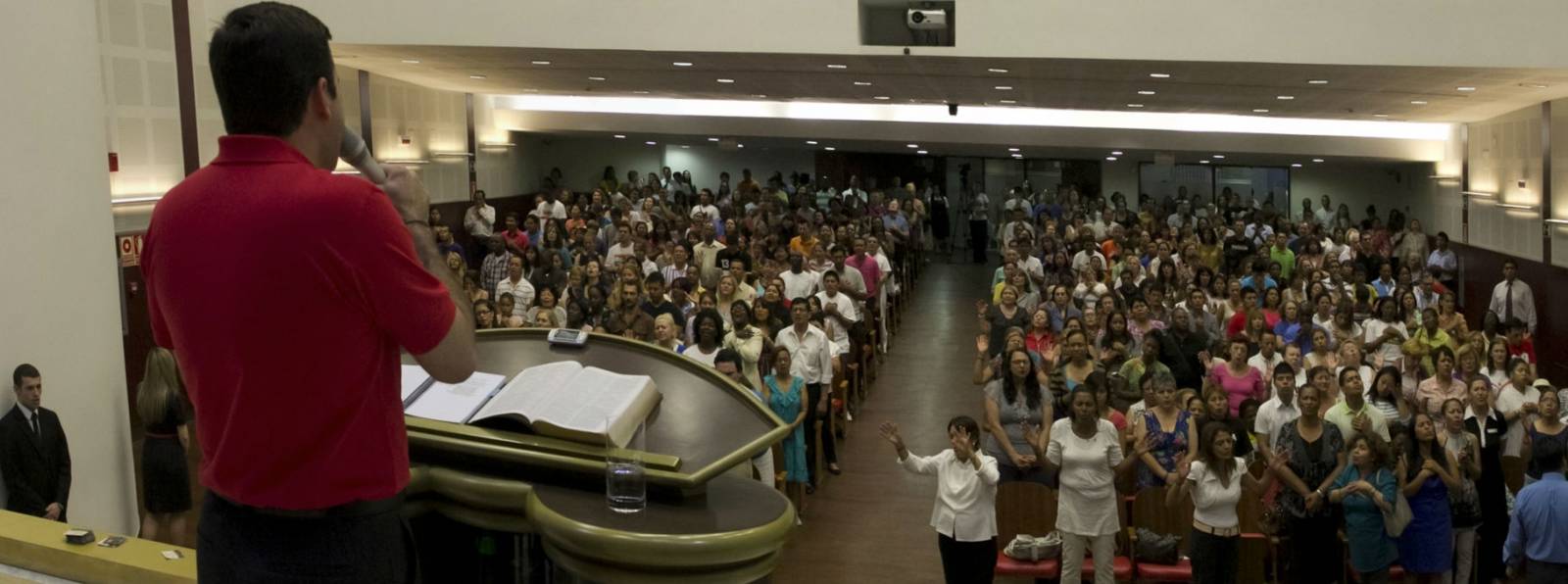 El pastor Walber Barboza en una de las reuniones de Familia Unida. Fotos falicilitdas por Walber Barboza