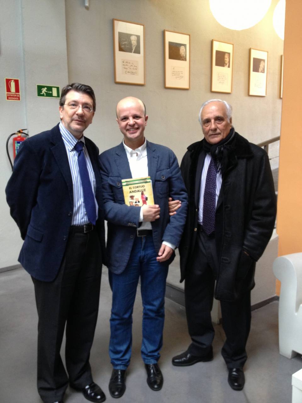 Los tres periodistas en la sede de «La esfera de los libros» de Madrid