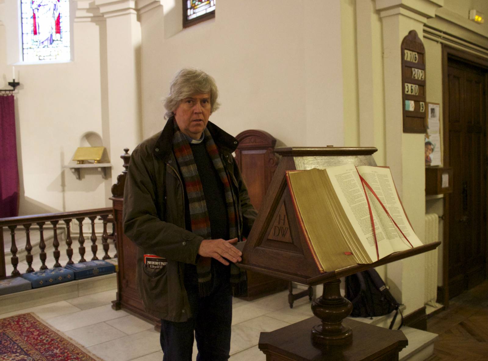 Nigel Thomas en el interior de la Iglesia de San Jorge Nigel Thomas en el interior de la Iglesia de San Jorge