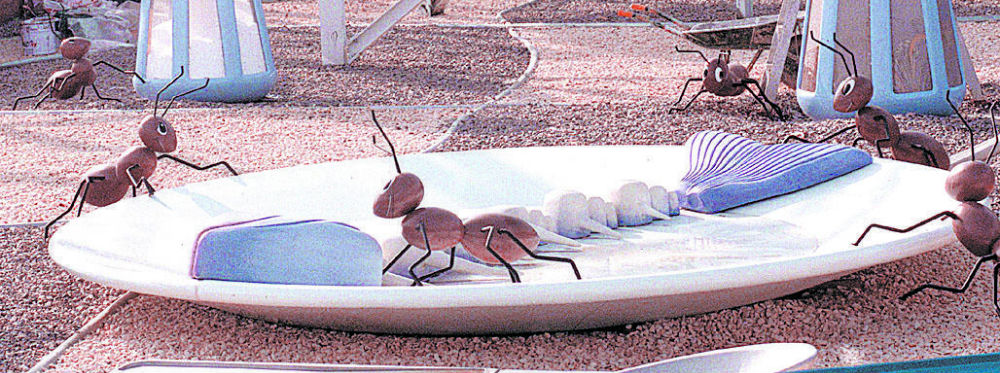Montaje de hormigas en un plato en el parque temático Warner. Foto: Archivo ABC Montaje de hormigas en un plato en el parque temático Warner. Foto: Archivo ABC