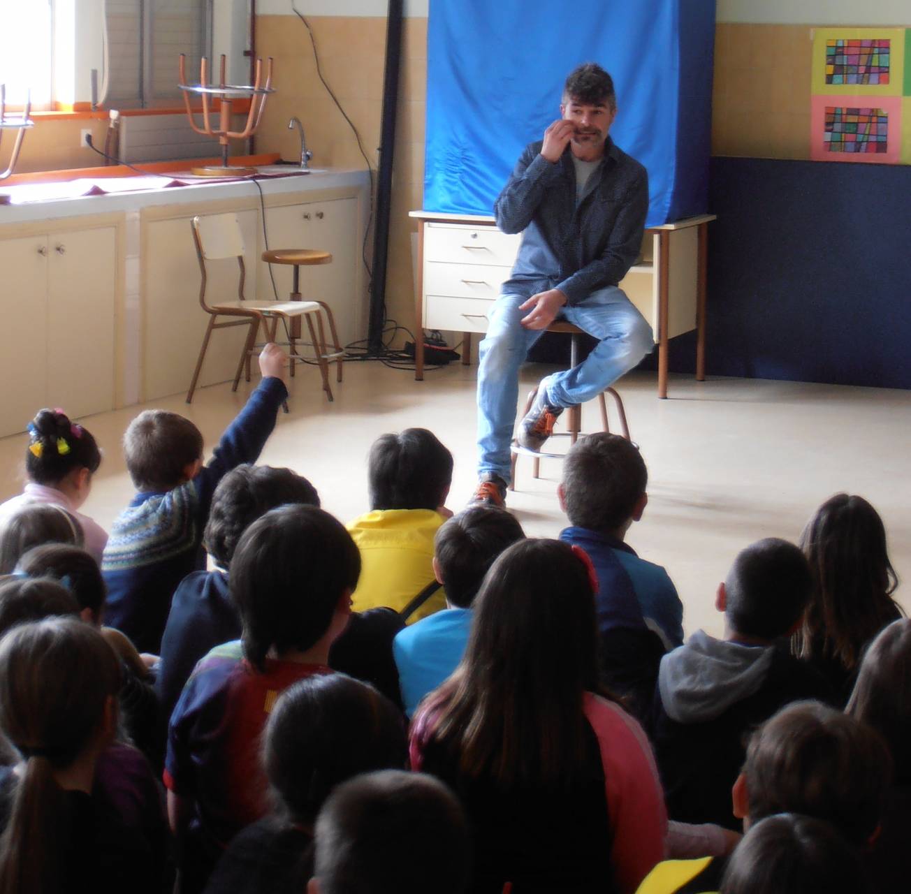 Nacho Guerreros en el colegio Quintiliano Nacho Guerreros con los niños del colegio Quintiliano. Foto: Javier Losantos