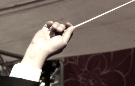 De vez en cuando Wang sigue tocando el violín en su tiempo libre De vez en cuando Wang sigue tocando el violín en su tiempo libre