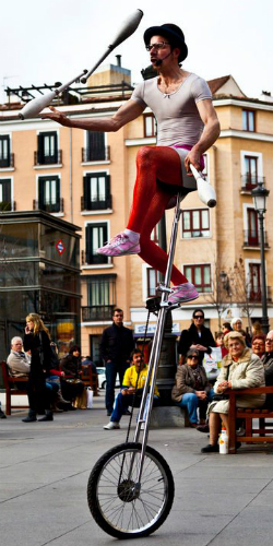 Máximo Óptimo en su monociclo. Foto: P.G