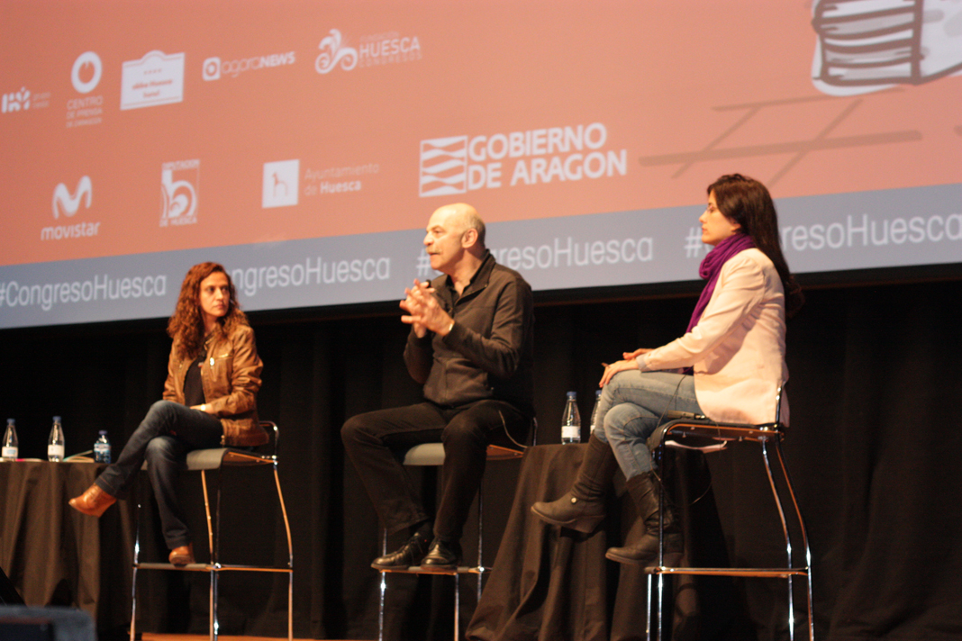 Los ponentes durante la conferencia