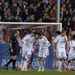 La plantilla blanca celebra el gol