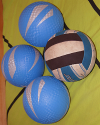 Tres bludger y una quaffle. balones