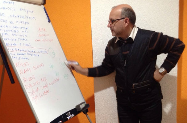 Juan Manuel Medina durante una de sus clases. Foto: G.G