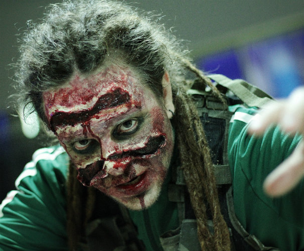 Uno de los zombies que participó en el evento. Foto: Pepe Añón