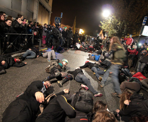 La Resistencia se enfrenta a los zombies. Foto: Pepe Añón