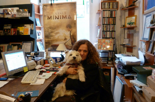 María Silveyro con su perro Lucas. Foto: L.M.C
