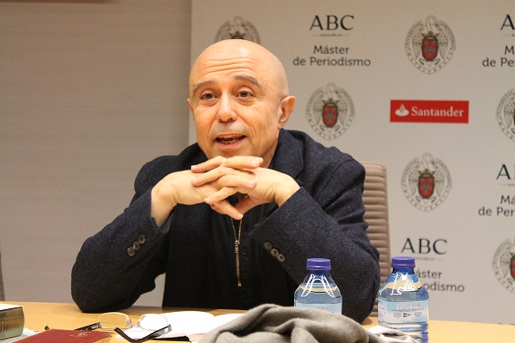 El filósofo Gabriel Albiac con los alumnos del Máster ABC - LYS ARANGO
