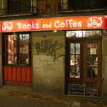 Fachada del local situado en Malasaña