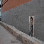 Las tuberías gas, que sobresale del edificio, y agua, paralela al suelo. Foto: M. Lozano